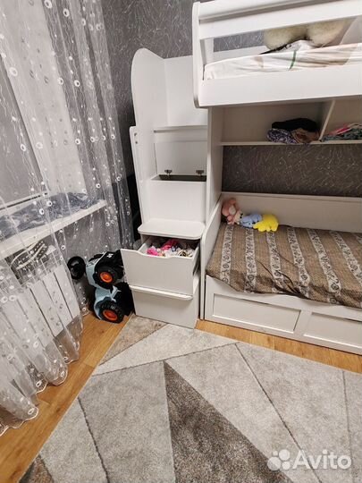 Двухъярусная кровать