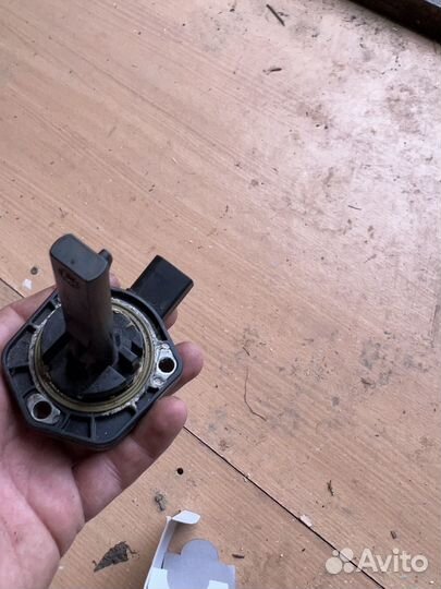 Датчик уровня масла Volkswagen passat b6