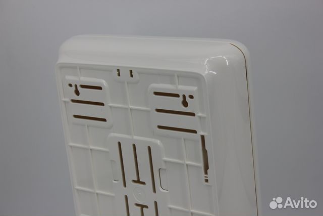 Диспенсер для полотенец листовых Tork H2