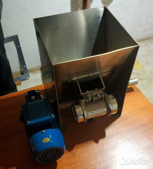 Объемный шнековый дозатор малых добавок