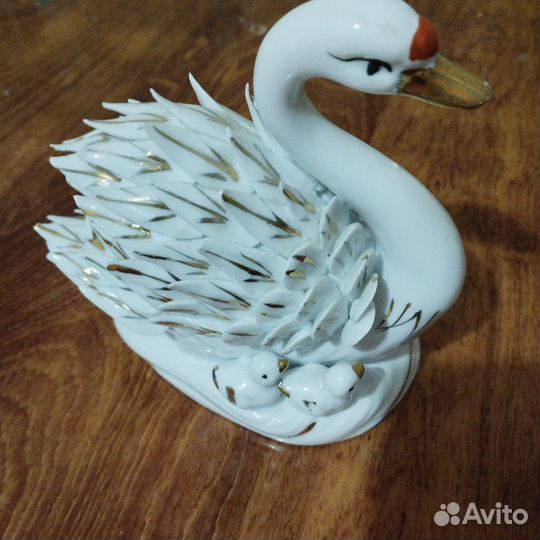 Статуэтка лебедь