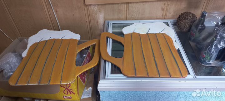 Деревянная рыба и кружки