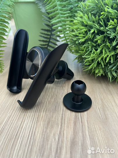 Держаиель автомобильный механический QXS002