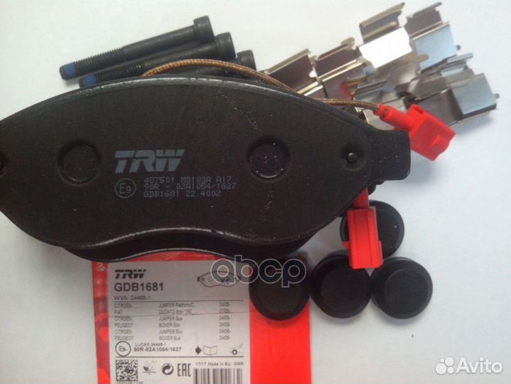 Колодки тормозные дисковые перед GDB1681 TRW