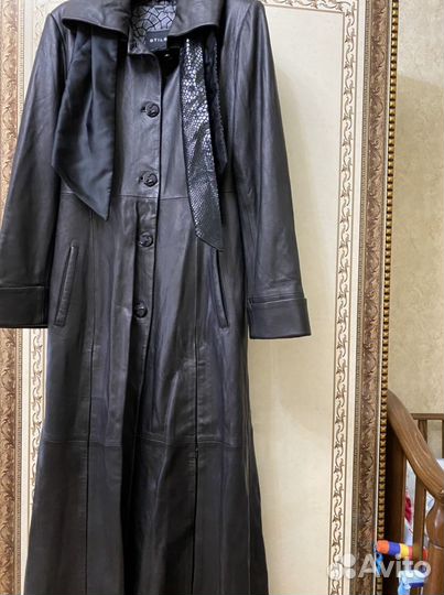 Длинный кожаный плащ