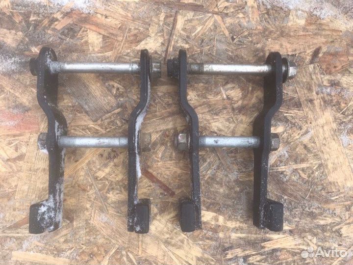 Серьга рессоры Toyota Hiace KDH201 1kdftv 2010