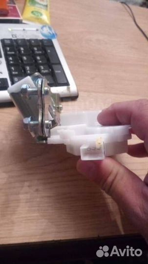 Замок двери багажника Mitsubishi Outlander/Pajerо