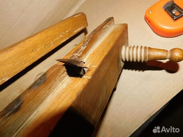 Старинный, эмалированный чугунный чугунок с крышко