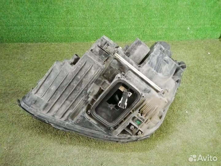 Фара правая Mercedes-Benz E-Class