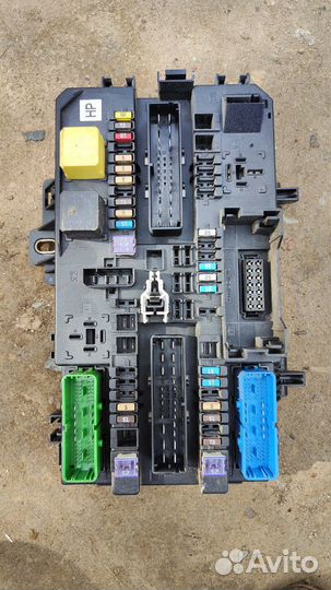 Блок предохранителей салонный Zafira B Astra H