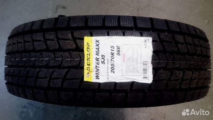 Dunlop Winter Maxx SJ8 235/55 R17 99R