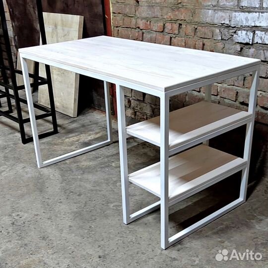 Компьютерный стол в стиле лофт