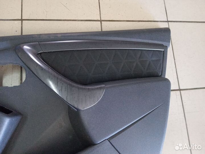 Обшивка передней правой двери Рено Дастер Renault