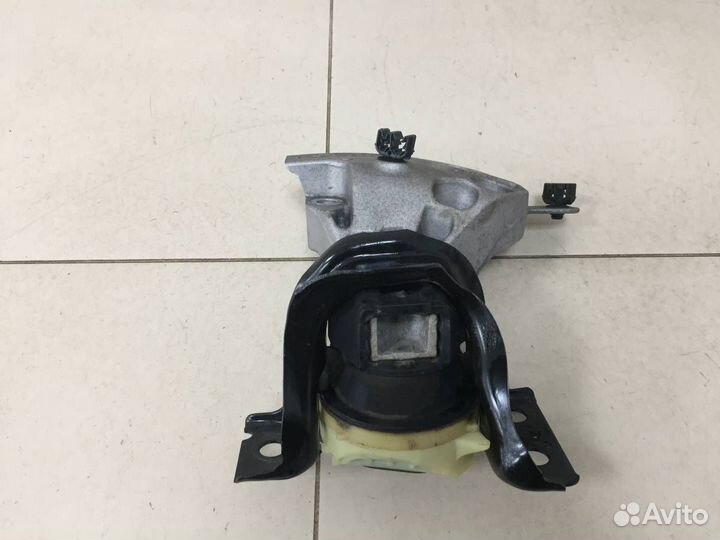 Опора двигателя правая Renault Duster 2012