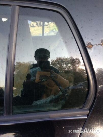 Форточка двери задняя левая Volkswagen Golf 5K1