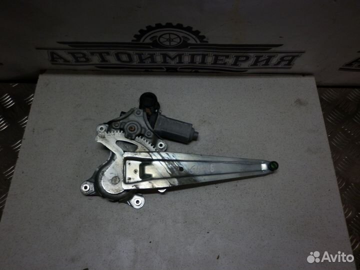 Стеклоподъемник задний правый Pontiac Vibe 1