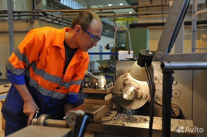 Токарь расточник