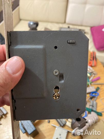 Вскрытие замков,дверей,машин,сейфов,замена замков