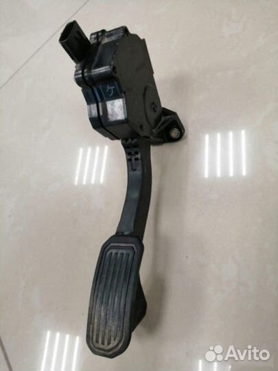 Педаль газа Toyota Auris E15