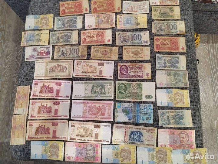 Коллекция бумажных купюр