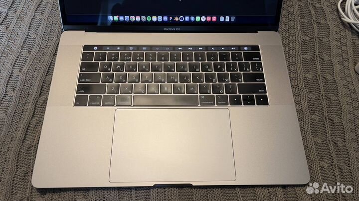 Macbook Pro 15 2018 i7 16gb A1990