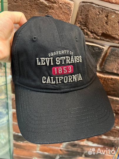 Бейсболки и панамы