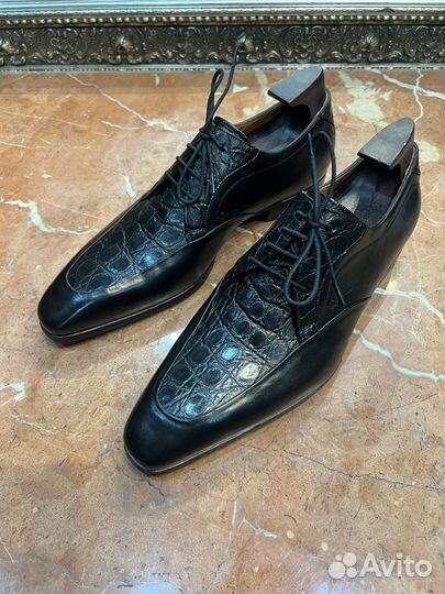 Туфли из кожи крокодила Santoni