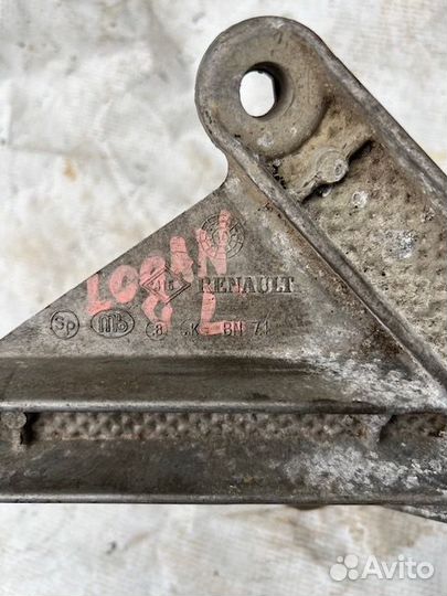 Кронштейн кпп Renault Logan (2004-2015)