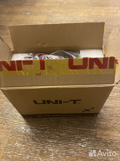 UTP1310, Источник питания 0-32V-10A 1LED