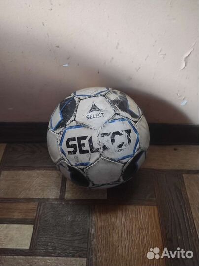 Футбольный мяч