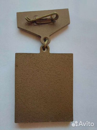 Тяжелые значки СССР