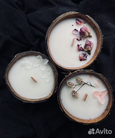 Натуральная Ароматическая Свеча в Кокосе