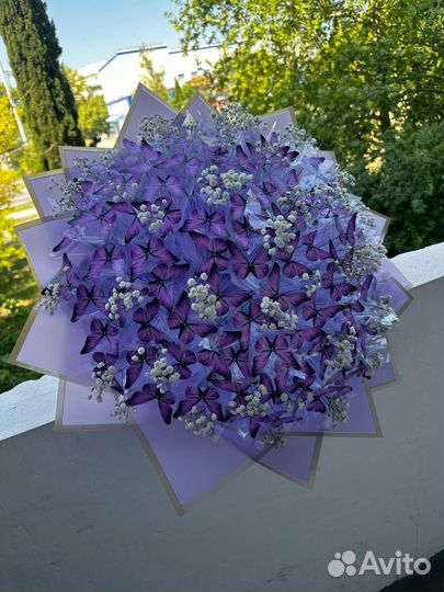 Букет из бабочек светящих на 8 марта