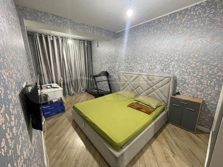 2-к. квартира, 76 м², 8/10 эт.