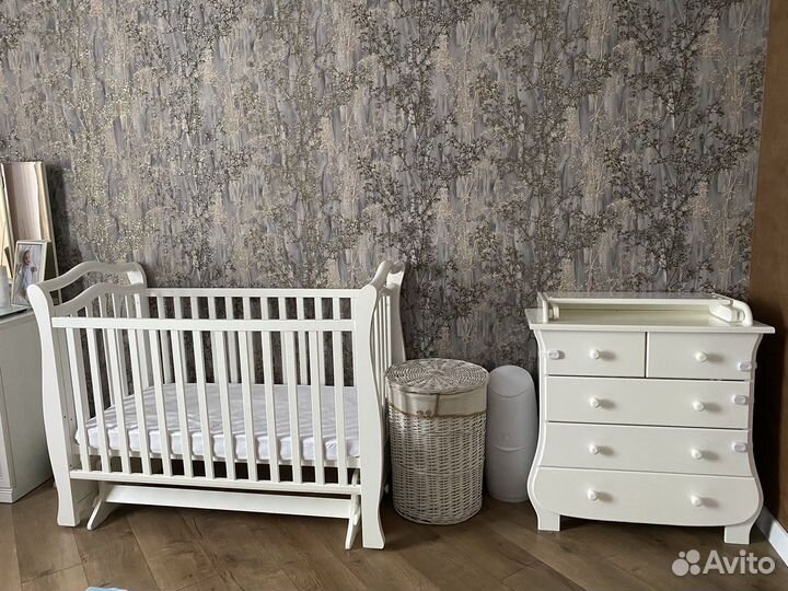 Пеленальный комод и кроватка из массива сосны