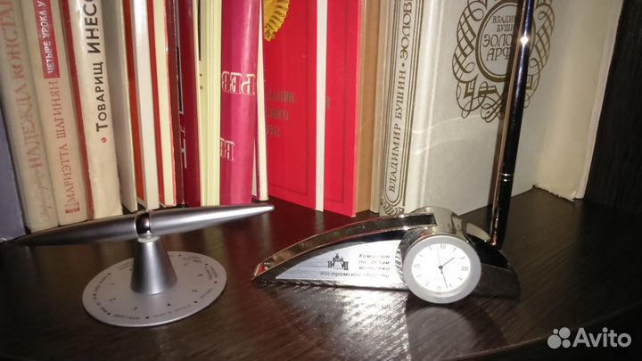 Настольные письменные предметы