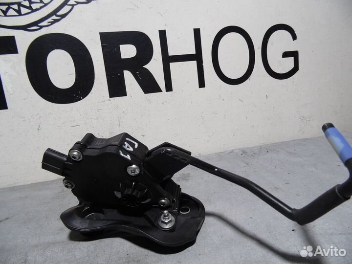 Электронная педаль lexus IS 2017