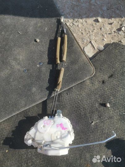 Замок двери передний левый Honda Civic FD1