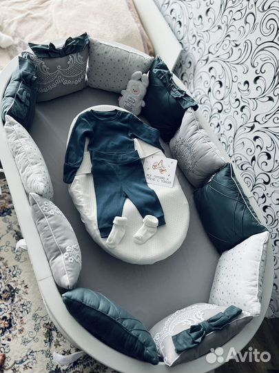 Бортики в детскую кроватку с одеялом