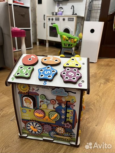 Бизиборд домик