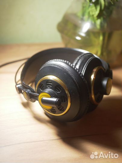 Студийные наушники AKG k240 studio