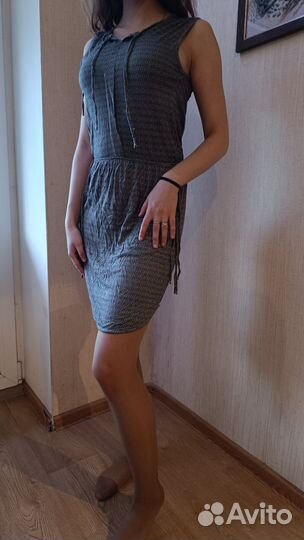 Платье серое