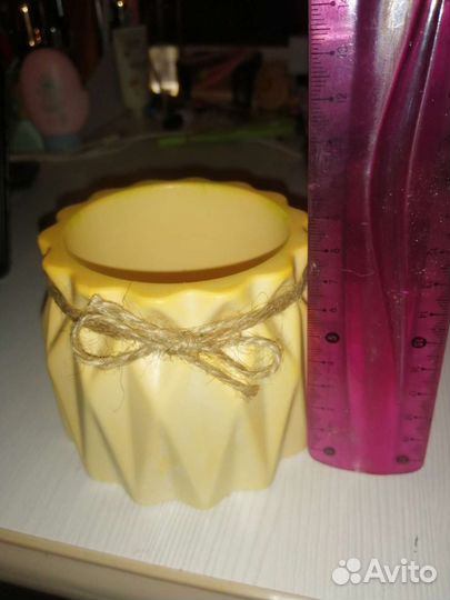 Кашпо из гипса со мхом