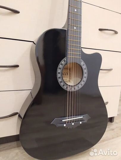 Акустическая гитара