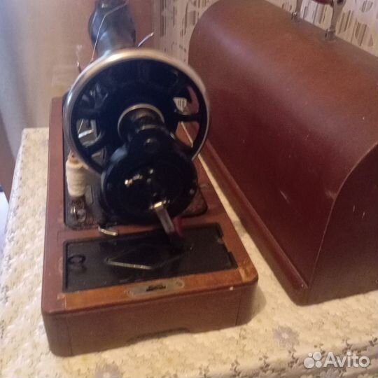 Швейная машина Подольск ручная