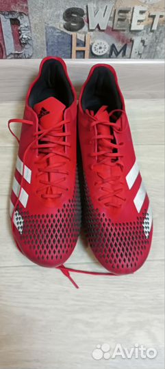 Футбольные бутсы adidas