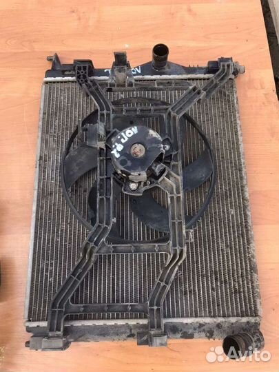 Радиатор охлаждения с вентилятором Рено Логан