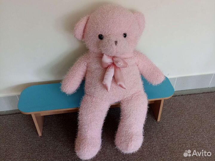 Большой плюшевый медведь