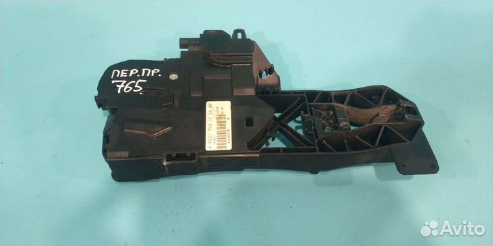 Кронштейн ручки Mercedes Benz W221