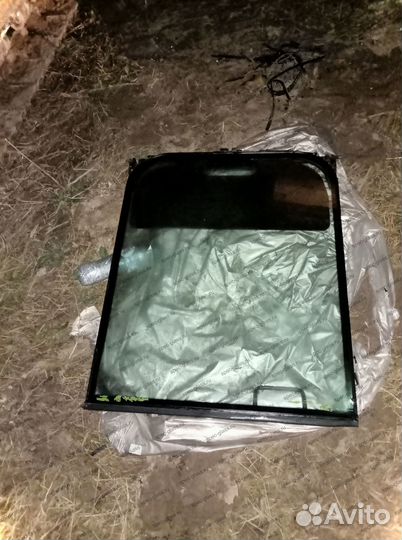 Стекло левое для JCB 8025